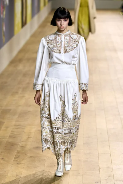 Look 9